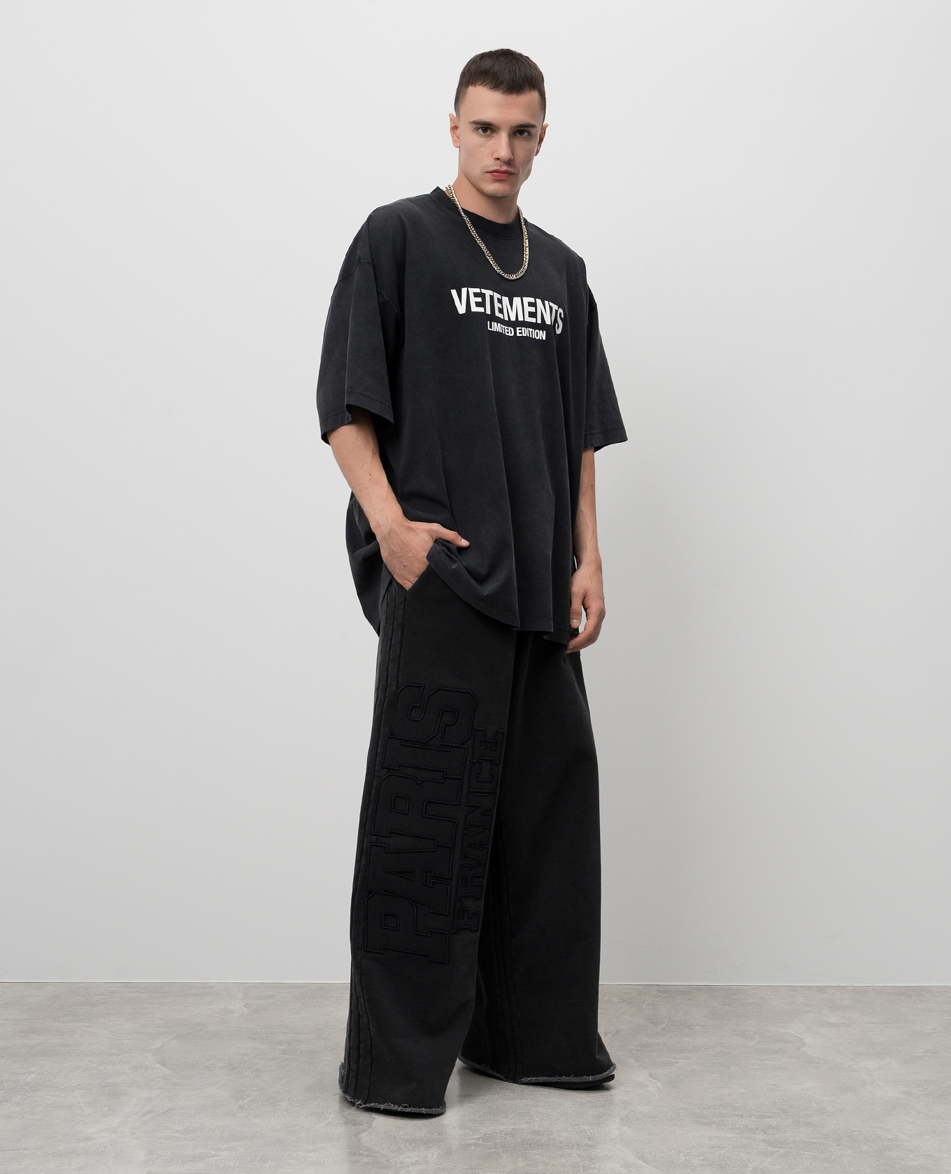 vetements コート VETEMENTS（ヴェトモン）の「Vetements - Pvc-coated Printed Shell